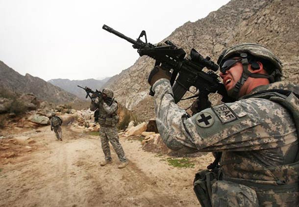 جنگ افغانستان: شتر را سر بریده اند و حالا نوبت تقسیم گوشت آنست