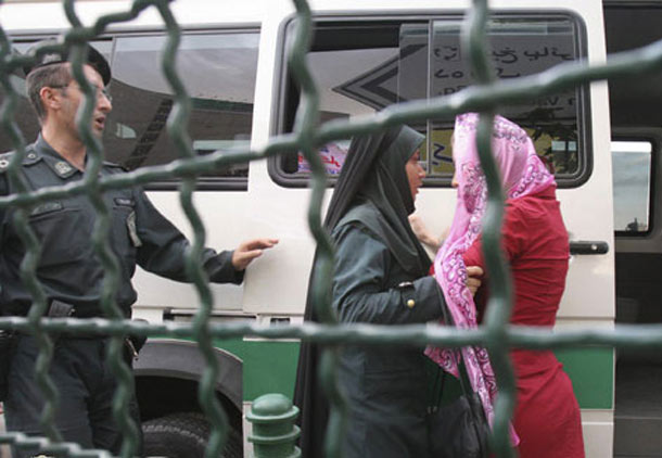 مبارزه با بدحجابی؛ انتقام دولت از حضور زنان در اعتراضات مردمی