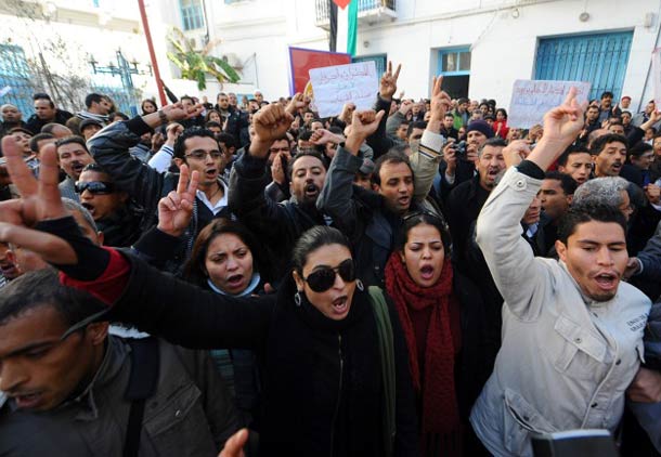 سقوط رئیس جمهوری تونس، شادی مردم در خیابان