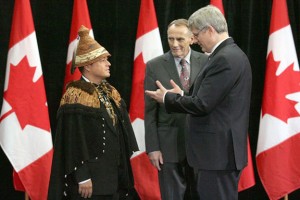 استفن هارپر نخست وزیر کانادا با رهبر بومیان دیدار کرد 