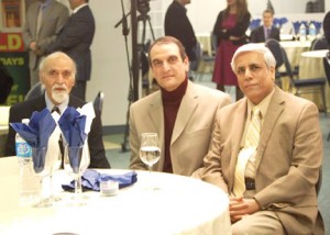 از راست: حسن زرهی، صبورالله سیاه سنگ، رضا براهنی در مراسم بزرگداشت استاد واصف باختری
