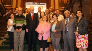 تعدادی از میهمانان ایرانی مجلس به همراه دکتر رضا مریدی
