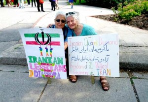 دو تن از ایرانیان در رژه غرور تورنتو 