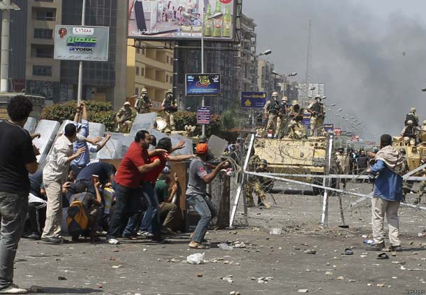 حکومت نظامی در قاهره/ صدها کشته در حوادث مصر