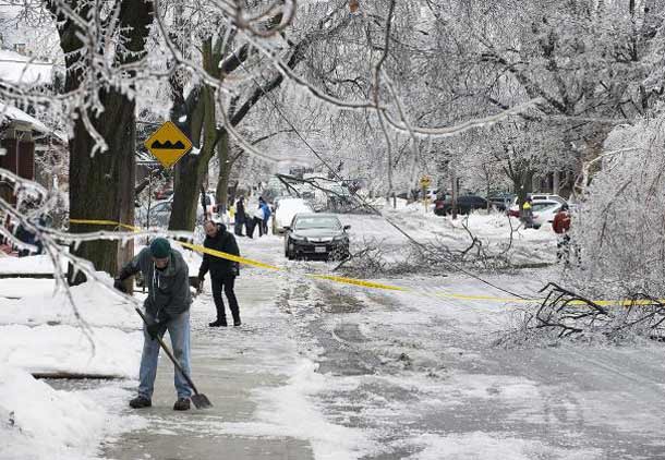 توفان یخ در تورنتو دویست هزار خانه  را برای کریسمس بی برق گذاشت