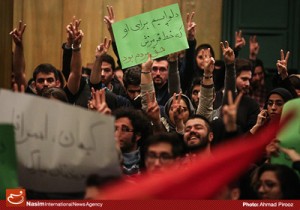 اعتراض دانشجویان دانشگاه تهران به سخنرانی شریعتمداری مدیر مسئول کیهان در آذرماه 93