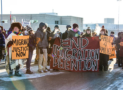 تظاهرات مقابل زندان مهاجرت علیه اخراج پناهندگان