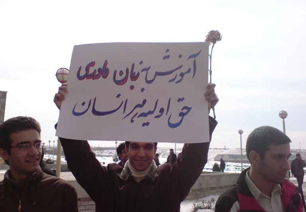 روز جهانی زبان مادری: فارسی را پاس بداریم بقیه زبان‌ها را زاپاس/ عبدالستار دوشوکی