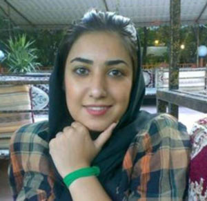 گزارشگران بدون مرز حکم ١٢ سال حبس آتنا فرقدانی را محکوم کرد
