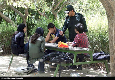 بازداشت ۵۰۰ نفر در شیراز به اتهام روزه‌خواری