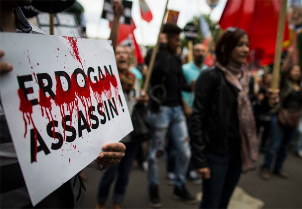 تظاهرات علیه بمباران کردها توسط ارتش ترکیه 