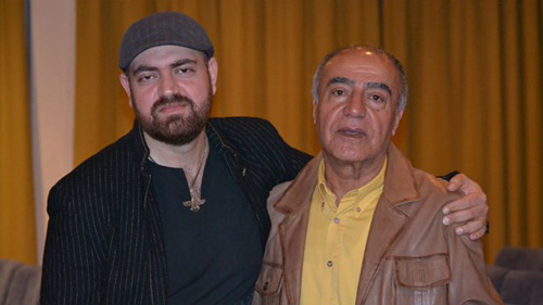 اکبر ذوالقرنین (راست) و هوتن شیرازی