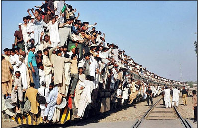 crowded-train