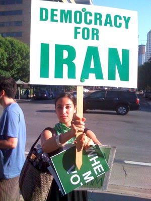 بیاییم گره های کور پیش روی مردمسالاری در ایران را بازشناسیم/سیروس فیروزیان