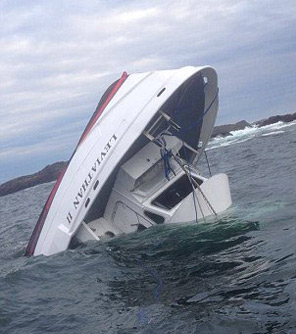 پنج کشته و یک مفقود در واژگونی قایق توریستی