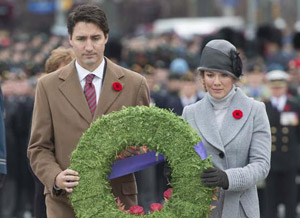 نخست وزیر کانادا و همسرش سوفی در مراسم یادآوری کشته شدگان جنگ 