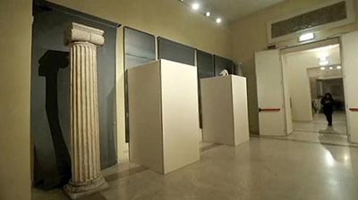 در دیدار رئیس جمهوری اسلامی ایران از موزه در ایتالیا روی مجسمه های برهنه را پوشاندند