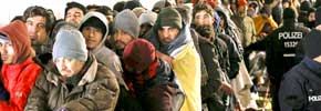 ۳۵۵ هزار پناهجوی آلمان حکم ترک خاک گرفته اند/جواد طالعی