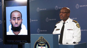 حمله مردی با چاقو  به نظامیان در تورنتو