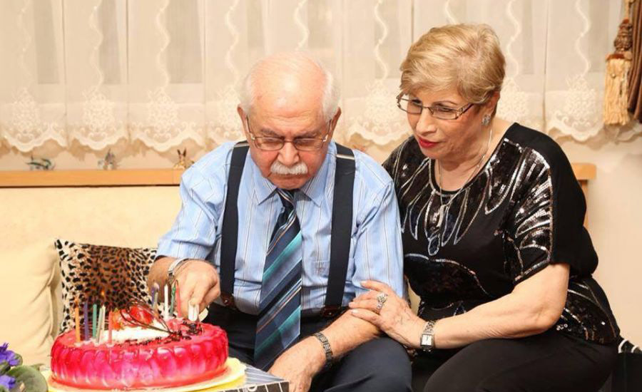 استاد مسعودی تولدش را در کنار همسر عزیزش جشن می گیرد 