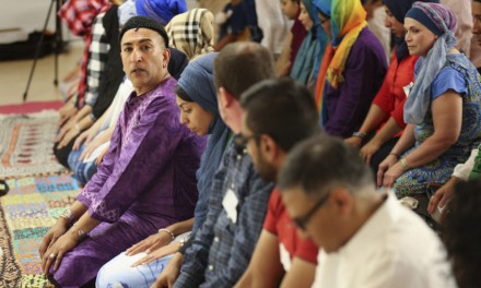 مسلمانان و هم جنسگرایان تورنتو درکنار هم کشتار اورلاندو را محکوم کردند