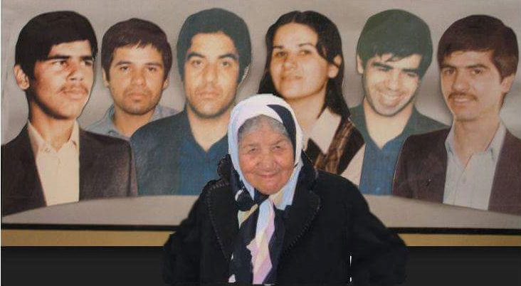 مادر بهکیش با عزیزانش که در مبارزه و اعدام ها از دست داده 