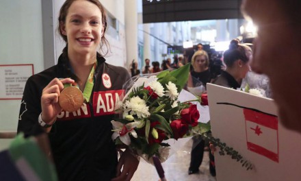 قهرمانان کانادا با  استقبال بی نظیر مردم در فرودگاه روبرو شدند