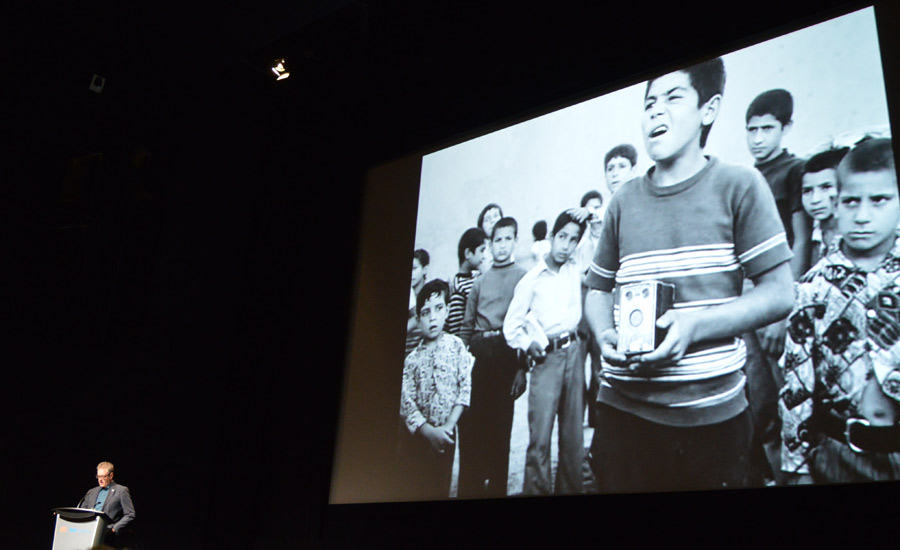 پیرس هندلینگ رئیس جشنواره فیلم تورنتو نمایی از فیلم مسافر کیارستمی را توصیف می کند