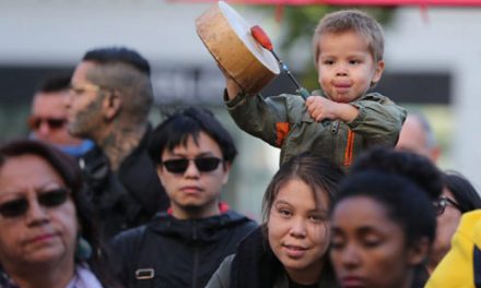 معترضان بومی خطاب به دولت کانادا: زمین و آب را تخریب نکنید