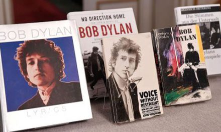 باب دیلن برنده جایزه نوبل ادبیات سال ۲۰۱۶ شد