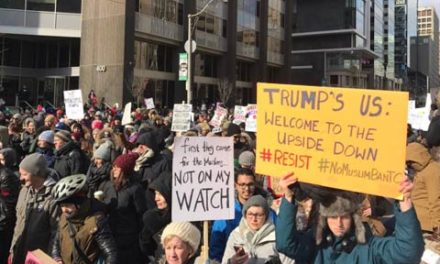 تظاهرات علیه اسلام هراسی و دستورات ترامپ در مقابل سفارت آمریکا در تورنتو