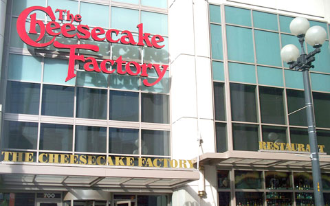 باز شدن اولین رستوران زنجیره ای آمریکایی  The Cheesecake Factory در تورنتو