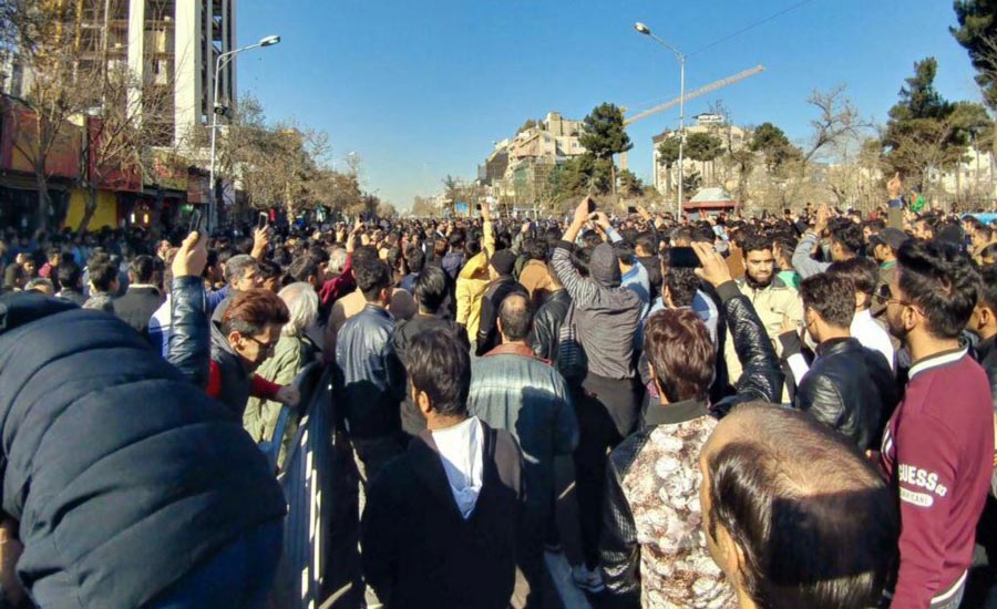 تجمع اعتراضی به گرانی با شعار «مرگ بر روحانی» و «نه غزه، نه لبنان» در مشهد