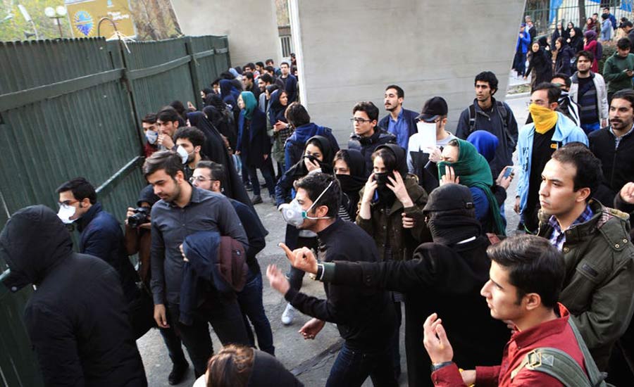 حمایت بیش از یک‌صد تن از نویسندگان، شاعران و هنرمندان از فریاد معترضین ایرانی