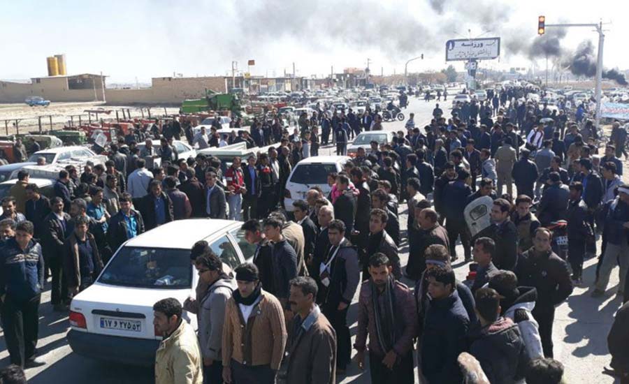 اعتراض کشاورزان اصفهان در «پل خواجو» به درگیری کشیده شد