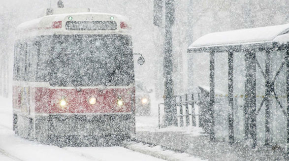 توفان، سرما و برف در تورنتو و مشکلات حمل و نقل