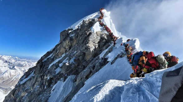 شلوغی اورست و مرگ تراژیک بسیاری از کوهنوردان