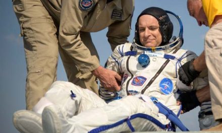 فضانورد کانادایی بعد از ۲۰۴ روز به کره ی زمین بازگشت