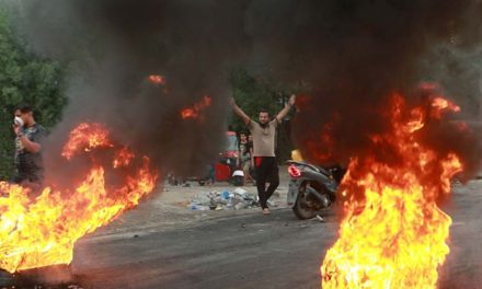 رویترز: تک تیراندازان گروه‌های شبه‌نظامی تحت حمایت ایران در اعتراضات عراق، به معترضان تیراندازی کرده‌اند